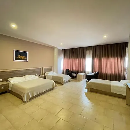 Terminal 3* ティラナ