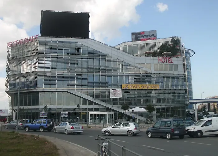 Terminal 3* ティラナ